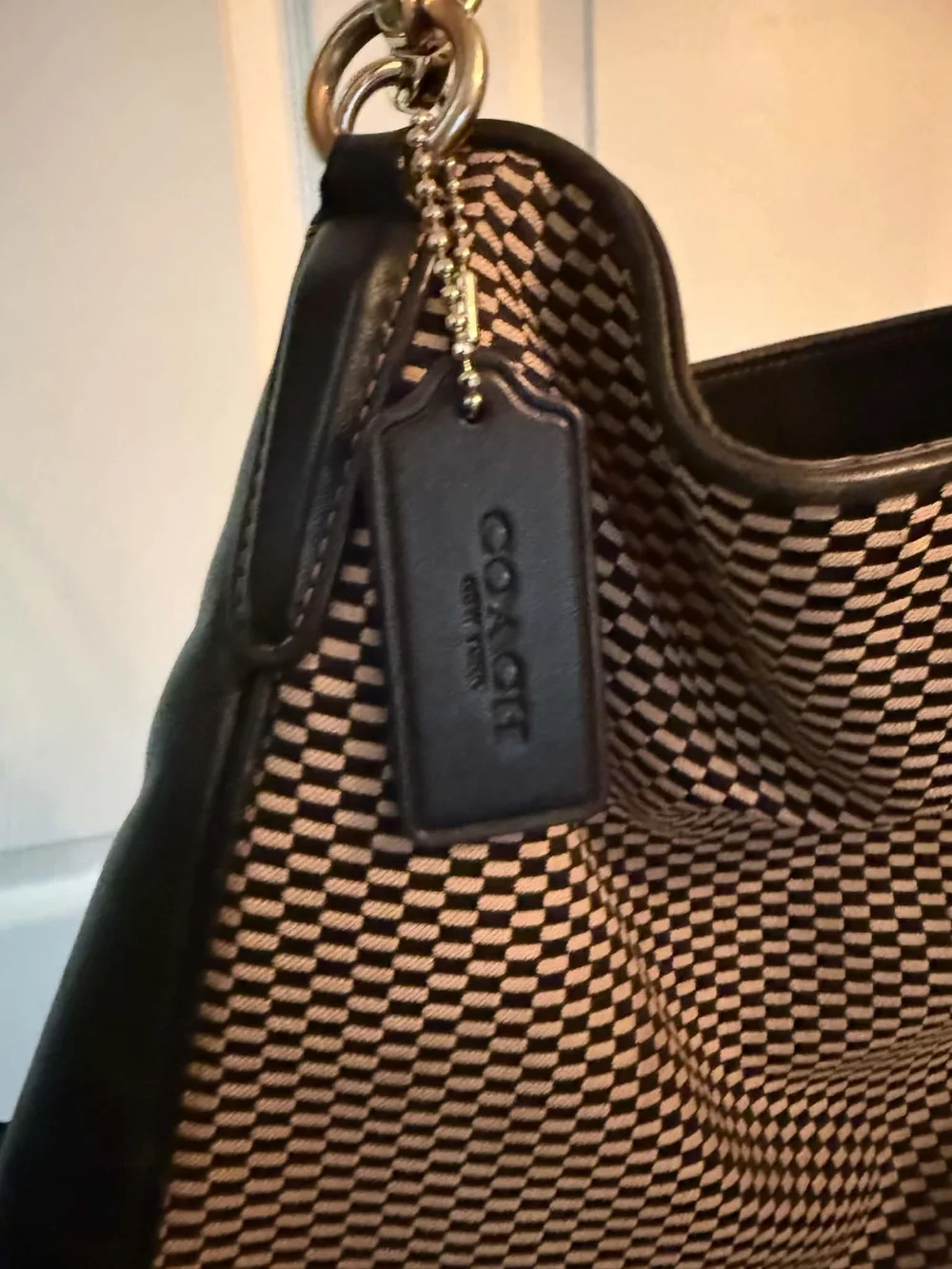 Coach shoulder tag